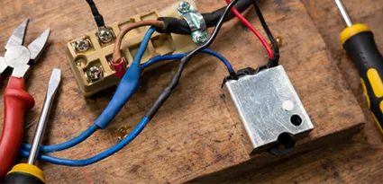 Wolny start do elektronarzędzi – co daje i gdzie warto go stosować?